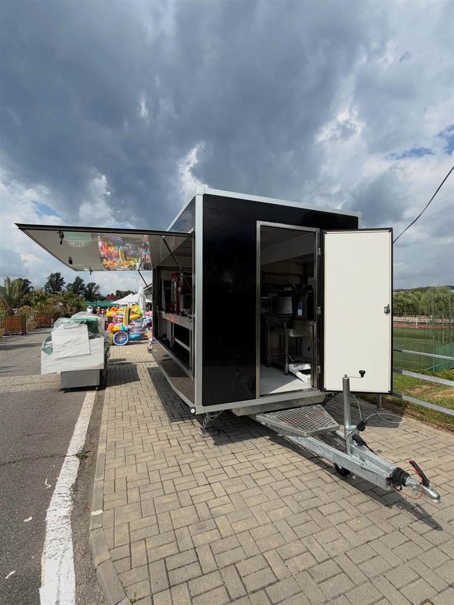 Street-food trailer front view